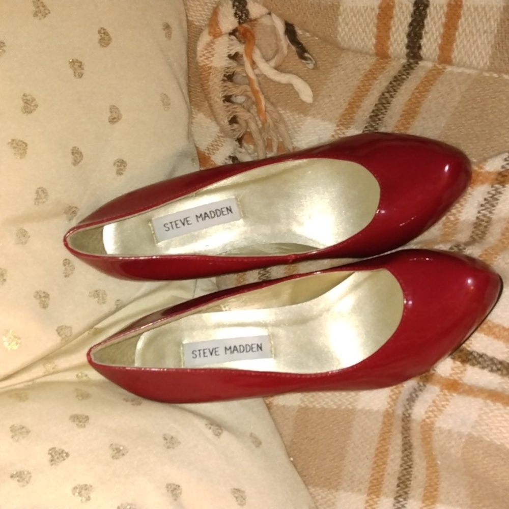 Steve Madden women's red high heels Sz 6 New
